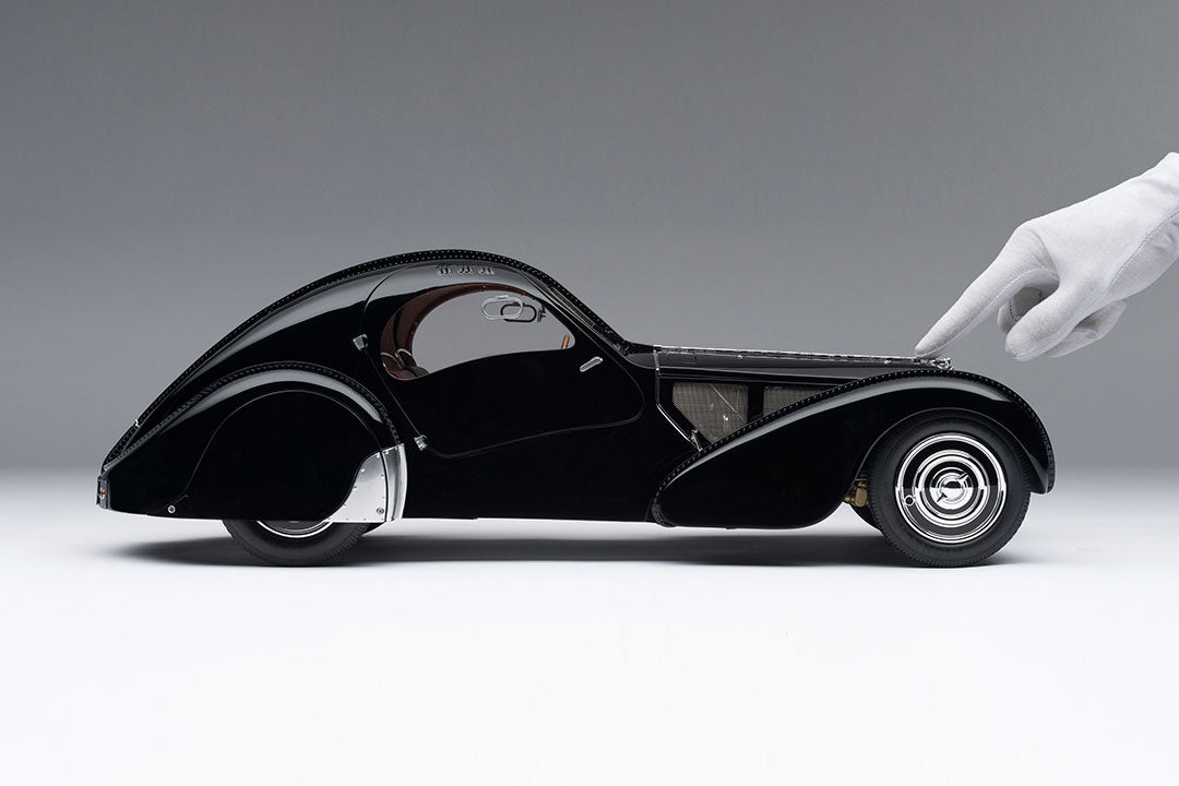 Bugatti 57sc Atlantic 1938 La Voiture Noir - 1:8 Scale Model Car